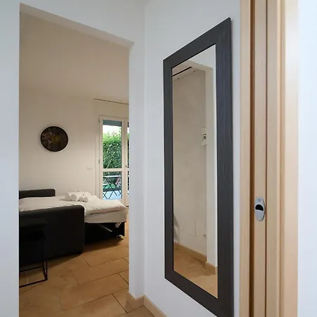 Xenia - Spacious And Bright New Flat With Garden 아파트 *