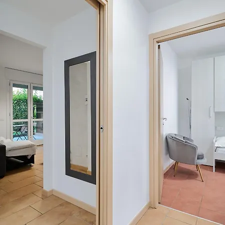 Xenia - Spacious And Bright New Flat With Garden 아파트 *
