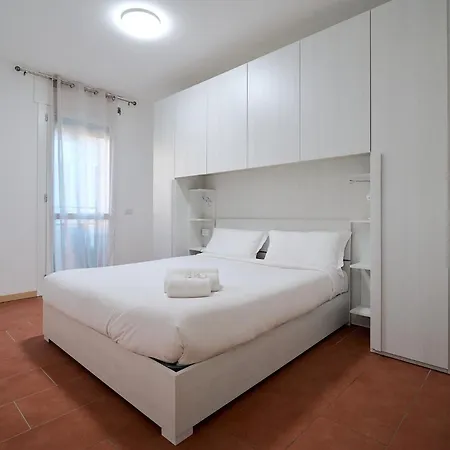 아파트 Xenia - Spacious And Bright New Flat With Garden 밀라노