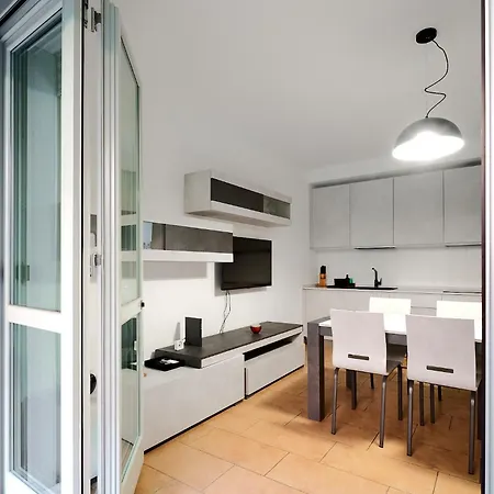 아파트 Xenia - Spacious And Bright New Flat With Garden *